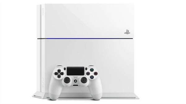 Beyaz PlayStation 4 Geliyor!