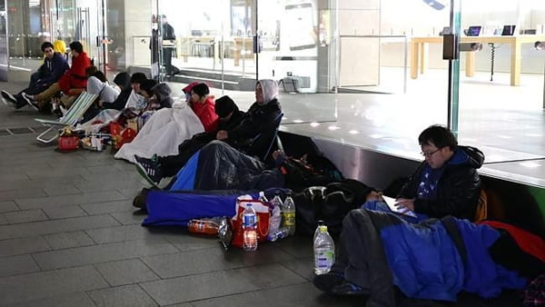 Apple'ın iPhone Çılgınlığını Abartanlar! 3 iPhone Cilginligini Abartanlar!