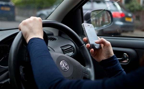 iphone-driving_2891450b[1]