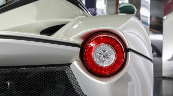 Ferrari’nin Özel Model Arabası: Beyaz La Ferrari