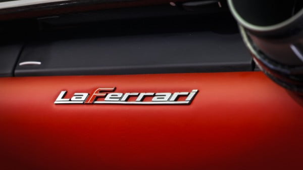 Ferrari’nin Özel Model Arabası: Beyaz La Ferrari