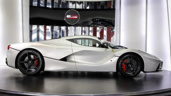 Ferrari’nin Özel Model Arabası: Beyaz La Ferrari