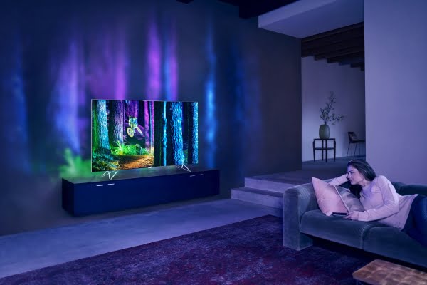 Fy15_LS_TV_8900_LR_3-4-view_Female_R