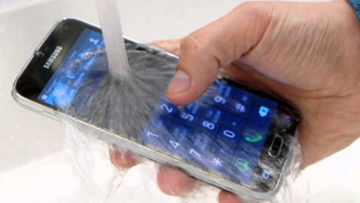 3-suya-dayanikli-telefonlar