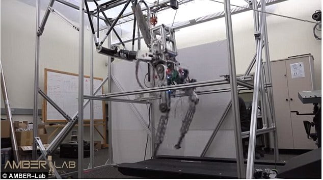 DURUS-2D İnsan gibi koşabilen bir robot 2 32572D3300000578-3499206-image-a-1_1458323634758