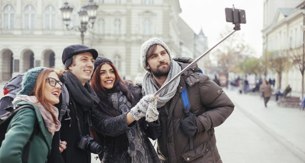 insurance-blog-the-hidden-danger-of-selfie-sticks[1]