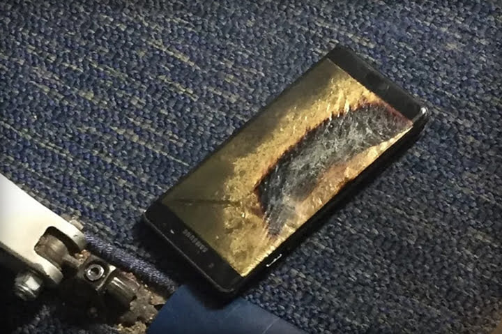 Değiştirilen Galaxy Note 7 uçakta yandı! 2 ucakta-yanan-note-7-2