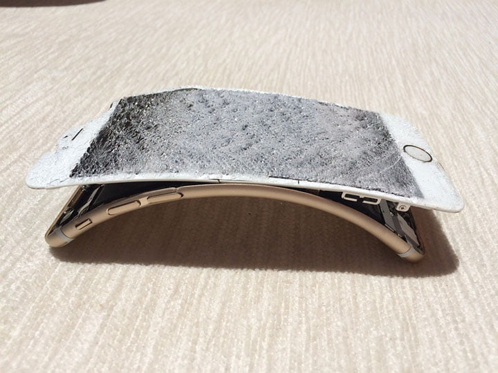 Koşu bandına düşüp yamulan iPhone! 2 yamulan-iphone-2