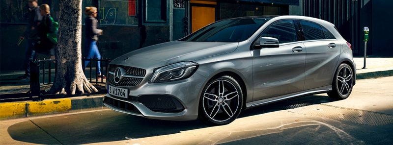 Birçok kişinin dikkatle izlediği premium hatchback sınıfında önde gelen modellerden biri olan Mercedes-Benz, A-Serisi 2018 modelini Amsterdam dahilinde gerçekleşecek olan fuarda tanıtmaya hazırlanıyor. Yeni model 1 yıl kadar test aşamasından geçirilmiş.