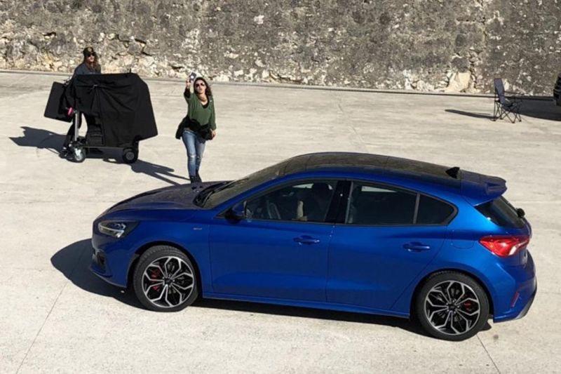 Ford Focus casus kameralara yakalandı 2