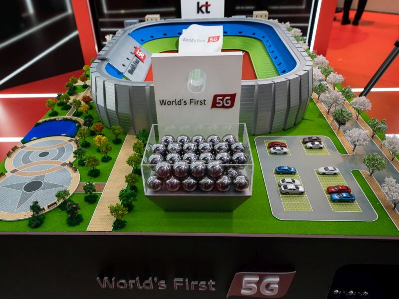 Dün itibariyle sona eren MWC (Dünya Mobil Kongresi) 2018 yeni teknolojilerin gün yüzüne çıktığı bir etkinlik olarak hafızalarımıza kazındı. Yeni ürünler, uygulamalar ve mobil çözümler ile ilgili gördüklerimizi 15 fotoğraf ile sizlere aktarmak istedik. İşte başlıyoruz…