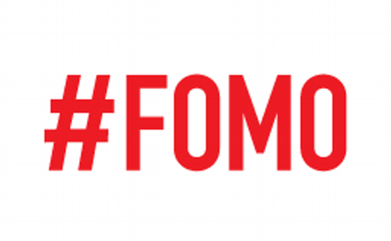 Son dönemin popüler terimlerinden biri olan FoMO, altında yatan farklı bakış açıları ile dikkat çekiyor. Peki FoMO nedir?