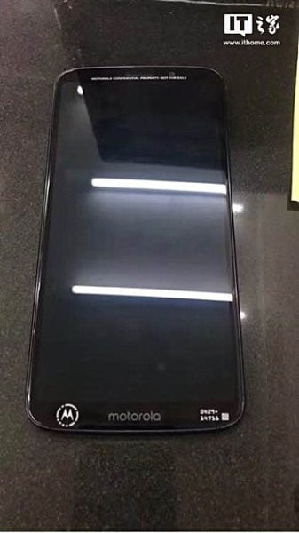 Moto Z3 Play 1