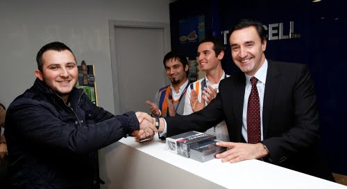 iPhone 5 İçin İzdiham! 1 Turkcell_iPHone5 (2)