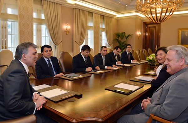 apple-abdullah-gul-John Couch