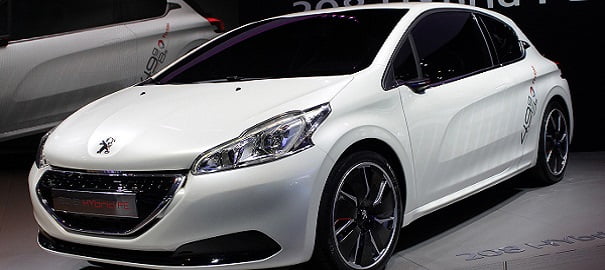 Peugeot 208 HYbrid FE konsept 01