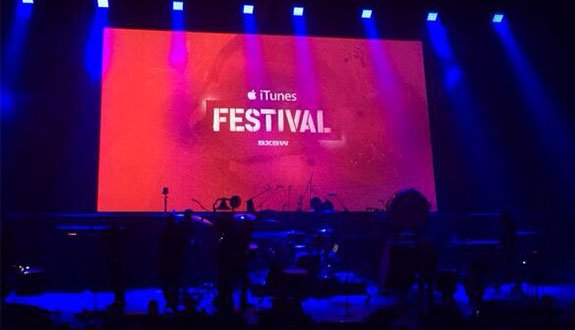 Maroon 5 ve Pharrell iTunes Festivalinde