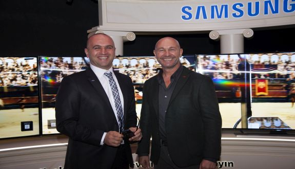 Samsung’dan Zorlu Center’da Benzersiz Curved UHD TV Deneyimi 1 Samsung Huseyin Erel Cagan Irmak