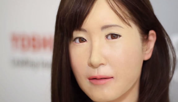 Toshiba Yeni Robotunu Tanitti