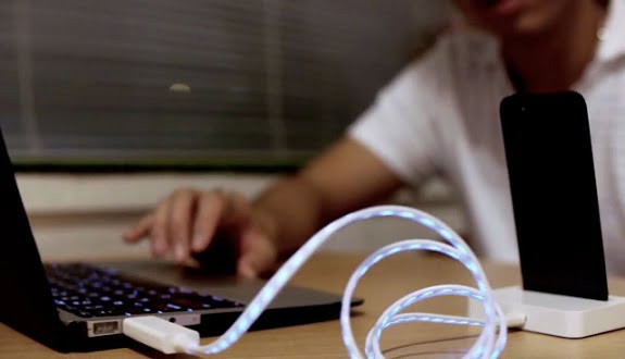 Apple, Lightning Dock'u Tanıttı! 1 Apple Lightning Docku Tanitti