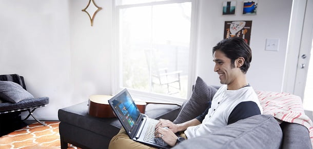 Dell Windows 10 Deneyimine Öncülük Ediyor 1 livingroom man in15 5558 win10
