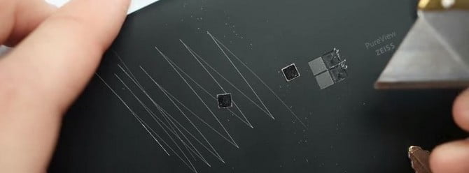 Lumia 950 zorlu şartlardan geçti