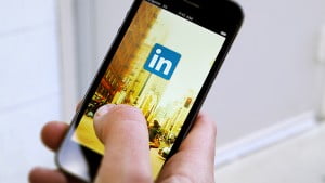 LinkedIn’den Yapay Zeka Hamlesi: Profil ve Gönderiler Eğitim İçin Kullanılacak 27 linkedin mboile