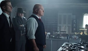 Gotham da Yeni Sezon Onayını Kaptı! 21 ben mckenzie donal logue michael chiklis gotham 600x350