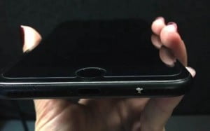 iPhone 8, USB Type-C ile gelebilir 23 Mat siyah renkli bazi iPhone 7lerin boyasi dokulmeye basladi89241 0