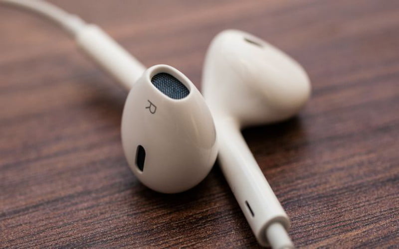 Apple, hoparlöre dönüştürülebilen kulaklık patentini satın aldı 1 apple earphoneeee