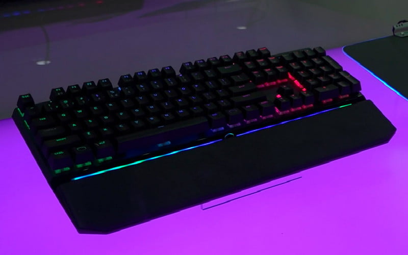 Cooler master klavye