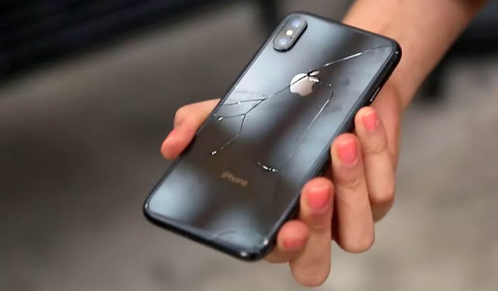 6.899 TL'lik iPhone X, ilk düşüşte kırılıyor