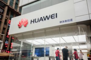 Huawei katlanabilir akıllı telefon üzerinde çalışıyor! 20 Huawei katlanabilir akıllı telefon üzerinde çalışıyor