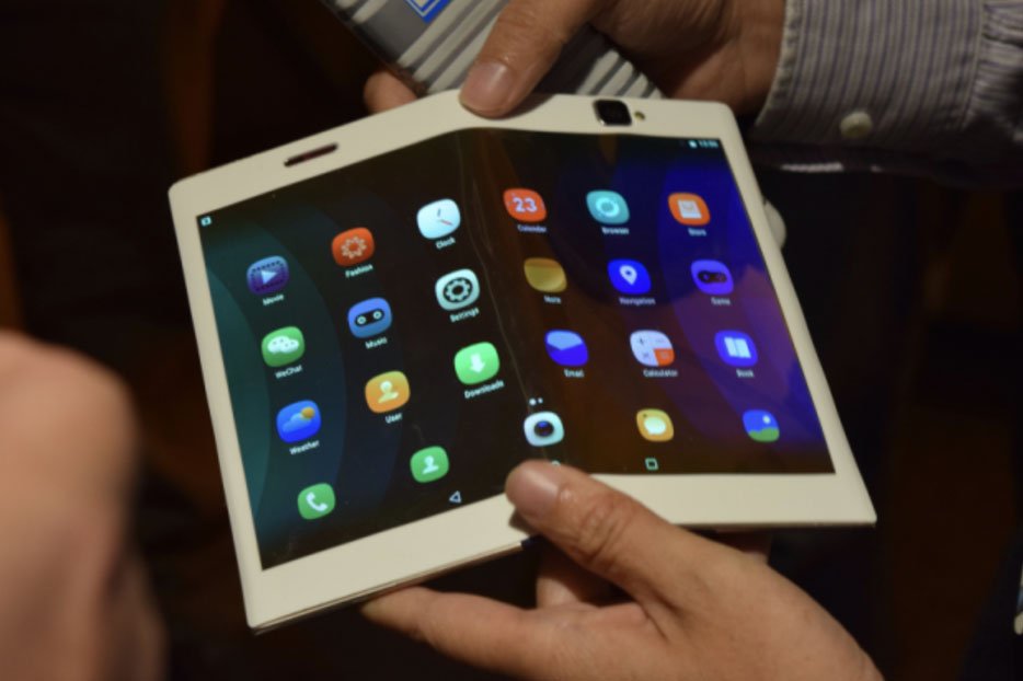 Katlanabilen ekranlı telefon