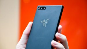 Razer Phone 2, orijinaline çok benziyor! 13 razer phone 2 1 1