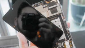 Essential Phone 2 yüzünden işlerinden oldular! 12 essential phone 2