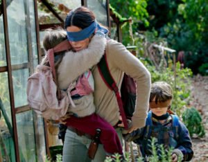 Bird Box akımında yeni perde: Gözleri kapalı dövme yaptı. Sonuç... 13 bo3
