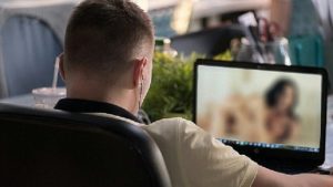 porno izleyen kişilerin 1