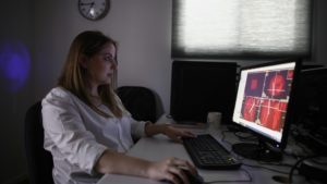 TechsoMed SideImage Woman Desktop@2x