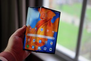 Katlanabilir ekranlı telefonlar, standart tablet ve telefonların yerini alabilir mi?