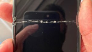 Galaxy Z Flip sorunları ile gündeme bomba gibi düştü! 19 Galaxy Z Flip