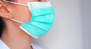 Eczanelerde ücretsiz maske veriliyor