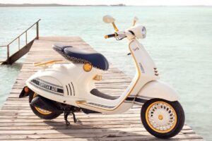 Vespa 946