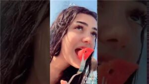 tiktok fenomeni ece ronay