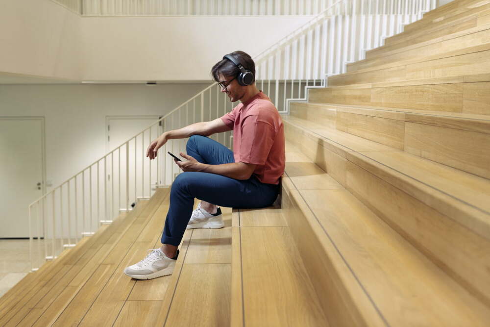 1598862282 H9505 BK LP Office stairs RGB