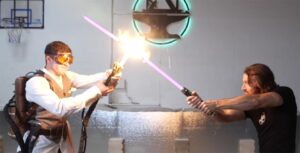 ünlü YouTuber ışın kılıcı