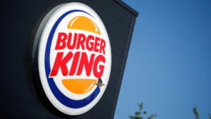 Burger King mobil uygulaması yüzünden tepkilerin odağında! 33 Burger King yeni logosu