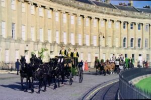 Netflix'in sevilen dizisi Bridgerton açılış sahnesindeki hatayla dikkat çekti