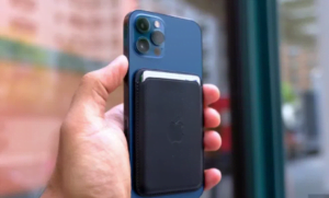 Apple iPhone 13 ile bunu da yapacak! Yok artık 7 Apple manyetik bir iPhone pil paketi üzerinde çalışıyor