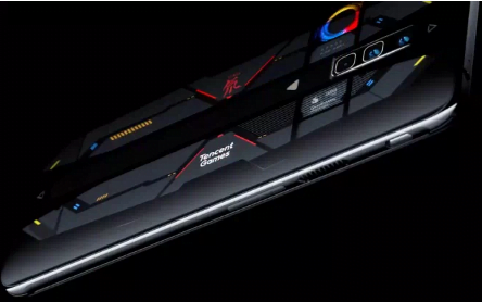 Nubia Red Magic, 165Hz ekrana ve 18GB'a kadar RAM'e sahip!